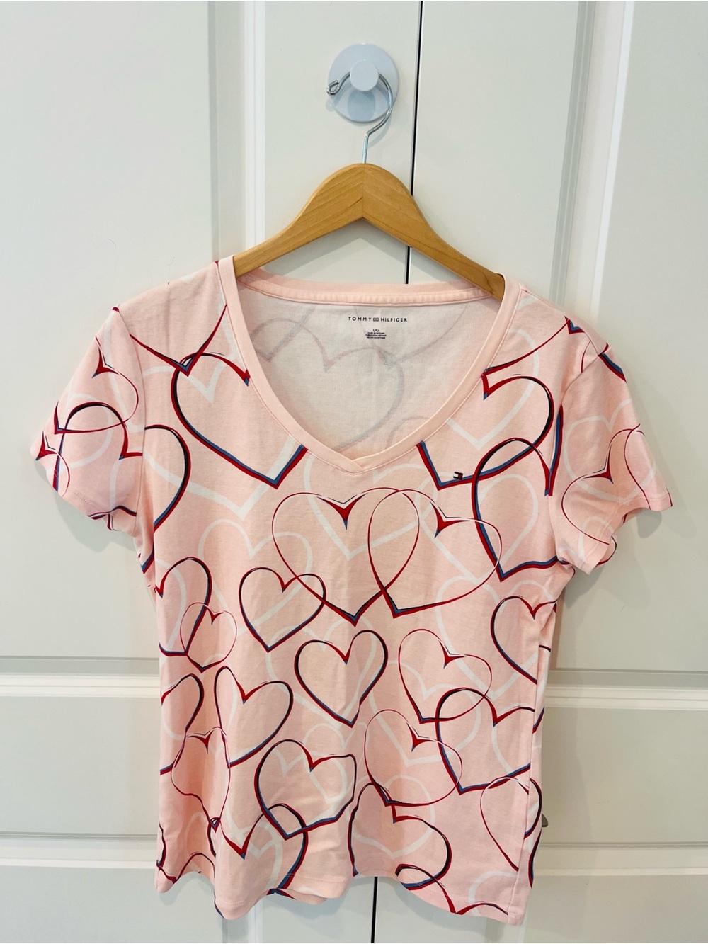Tommy Hilfiger women’s large Light Pink V-Neck Heart Print short sleeve T-shirt